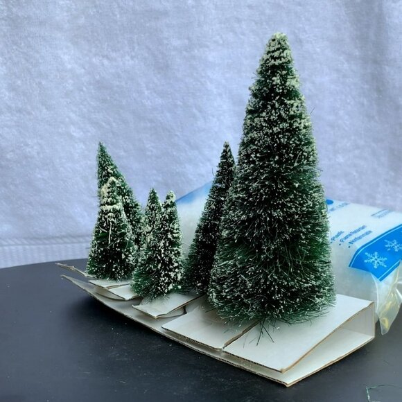 Dept 56 Village Trees and Snow, General Christmas Village Accessory - 1990s - Picture 7 of 10